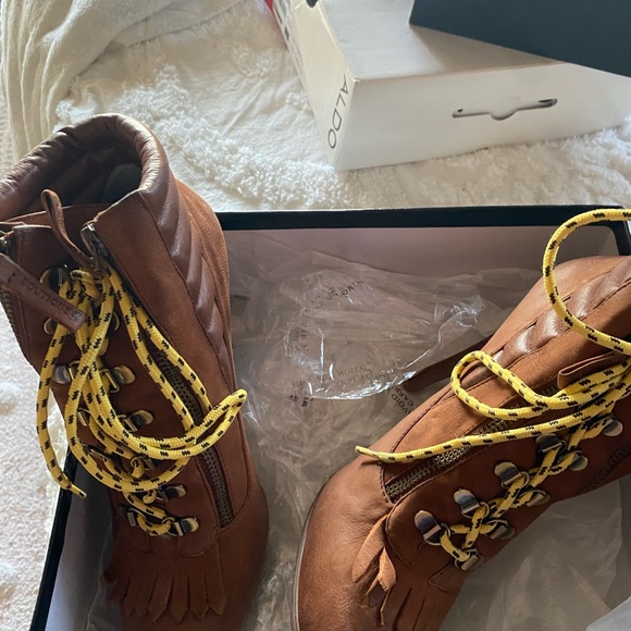 Hi heel Bootie size 8 - Picture 2 of 9